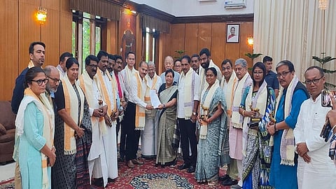 மணிப்பூர் ஆளுநரை சந்தித்த எதிர்க்கட்சி எம்.பி.க்கள்