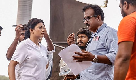 சினிமாவுக்காக விமானப்படை வேலையை விட்ட இயக்குநர்