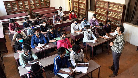 நிறைவேறுமா பேராசிரியர் கனவு?