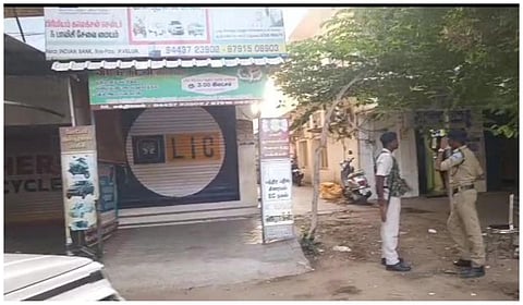 பரமத்திவேலூரில் அமைச்சர் செந்தில் பாலாஜியின் உறவினரான டயர் மணி (எ) காளியப்பன் என்பவர் வீட்டில்  அமலாக்கத் துறையினர் சோதனை மேற்கொண்டனர்.