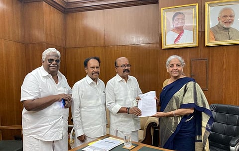 தேங்காய், கொப்பரை விலை வீழ்ச்சியை தடுக்க முயற்சி: நிர்மலா சீதாராமன் உடன் தமிழக தென்னை விவசாயிகள் சந்திப்பு