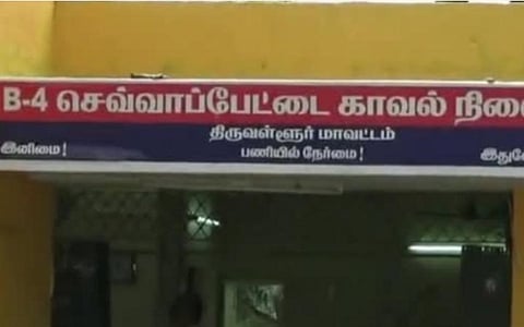 திருவள்ளூர் | நகை வியாபாரியை கத்தியால் தாக்கி 1 கிலோ தங்கம், ரூ.5 லட்சம் பறிப்பு: 3 பேர் கைது; 5 பேருக்கு போலீஸ் வலை
