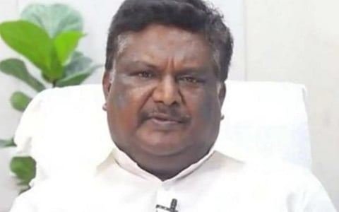 பொதுத் தேர்வில் அதிக மதிப்பெண் பெற்ற குழந்தைகளுக்கு பரிசு