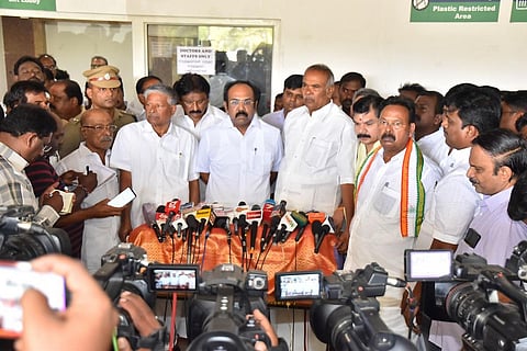 பாதிக்கப்பட்ட அண்ணன், தங்கையை பார்த்தபின்னர் செய்தியாளர்களை சந்தித்த சபாநாயகர் மற்றும் அமைச்சர்