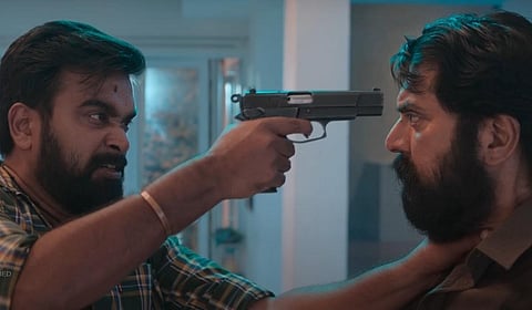 “நல்லது கெட்டதுன்னு எதுவுமேயில்ல” - சசிகுமார், சரத்குமாரின் ‘நா நா’ ட்ரெய்லர் எப்படி?