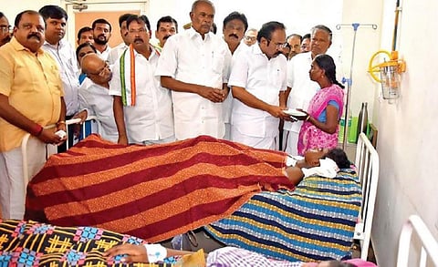 நாங்குநேரி அண்ணன், தங்கையிடம் நேரில் அமைச்சர் நலம் விசாரிப்பு; தமிழக முதல்வர் தொலைபேசியில் ஆறுதல்