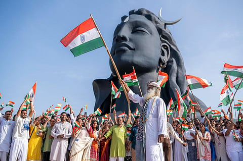 ஆக்கிரமிக்கும் காலம் முடிந்துவிட்டது; இது அரவணைப்பதற்கான காலம்: சுதந்திர தின கொண்டாட்டத்தில் சத்குரு பேச்சு