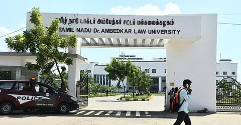 3 ஆண்டு சட்டப் படிப்பு: ஆக.31 வரை விண்ணப்பிக்கலாம்