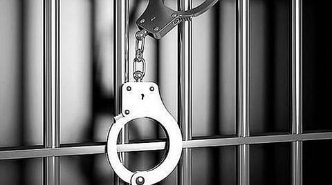 தூத்துக்குடி மாவட்டம் கழுகுமலை அருகே மாணவரை தாக்கியவர்கள் கைது