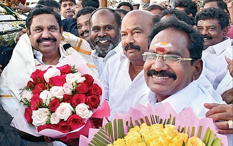 மதுரையில் இன்று அதிமுக மாநில மாநாடு - தமிழகம் முழுவதும் இருந்து தொண்டர்கள் குவிந்தனர்