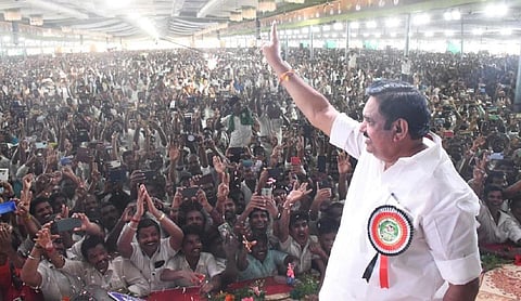 அதிமுக எழுச்சி மாநாட்டால் ஸ்தம்பித்தது மதுரை; சித்திரை விழாபோல் குவிந்த தொண்டர்கள்: ஹெலிகாப்டரில் இருந்து மலர் தூவி வரவேற்பு