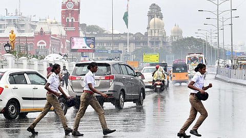 சென்னையில் இரவு முதல் மழை: புறநகர்ப் பகுதிகளில் ஒருசில இடங்களில் கனமழை