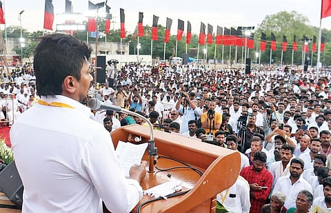 தஞ்சாவூரில் நேற்று திமுக இளைஞரணி சார்பில் நடைபெற்ற  கூட்டத்தில் பேசிய அமைச்சர் உதயநிதி ஸ்டாலின்.