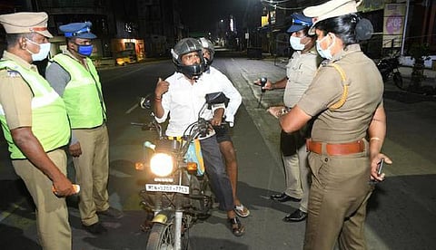 கோவையில் நகை பறிப்பு சம்பவங்கள் அதிகரிப்பு: காவல் துறையினர் ரோந்து, வாகன தணிக்கை தீவிரம்