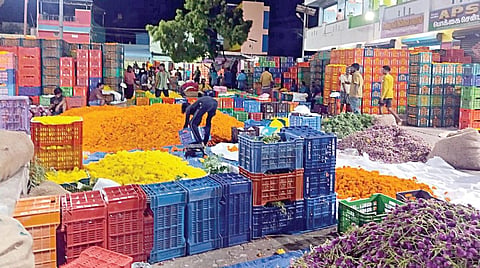 ஓணம் பண்டிகையை முன்னிட்டு தோவாளையில் 700 டன் பூக்கள் விற்பனை