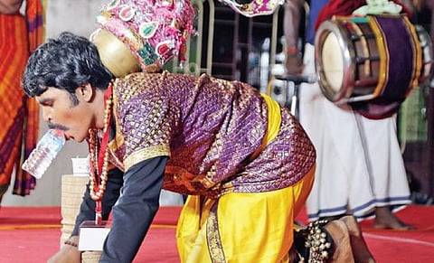 அழியும் கலைகளை காக்க அரசு பள்ளி, கல்லூரிகளில் கட்டணமில்லா பயிற்சி - மதுரை மாணவர் முன்னெடுப்பு