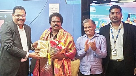 கிங்மேக்கர்ஸ் ஐஏஎஸ் அகாடமியில் நடைபெற்ற தன்னூக்க வகுப்பில், சிறப்பு விருந்தினராகப் பங்கேற்ற இயக்குநரும் நடிகருமான தங்கர் பச்சானை, கிங்மேக்கர்ஸ் ஐஏஎஸ் அகாடமி நிர்வாக இயக்குநர் சத்யஸ்ரீ பூமிநாதன் வரவேற்றார்.