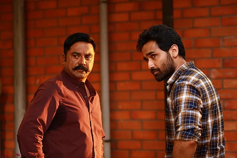 பரம்பொருள் Review: சில தடங்கல்களுக்கு மத்தியில் ‘விறுவிறுப்பு’ முயற்சி