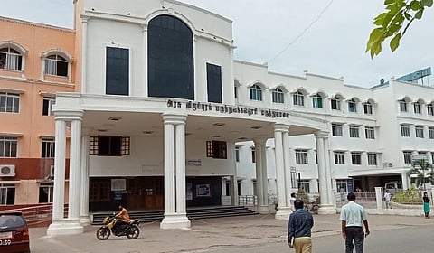 விழுப்புரம் கண்டமங்கலம் அருகே கழிவுநீர் கலந்த குடிநீர் அருந்திய பெண் உயிரிழப்பு