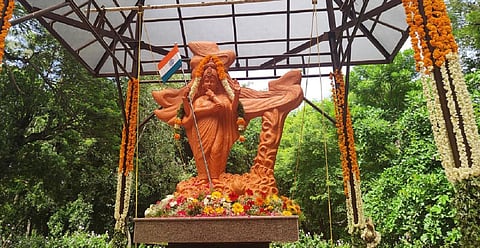புதுச்சேரி தாவரவியல் பூங்காவில் புதுப்பிக்கப்பட்ட பாரத மாதா சிலை திறப்பு