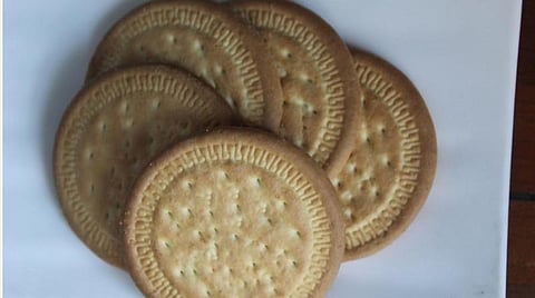 பிஸ்கெட் பாக்கெட்டில் ஒரு பிஸ்கெட் குறைவு: வாடிக்கையாளருக்கு ரூ.1 லட்சம் இழப்பீடு தர நுகர்வோர் நீதிமன்றம் தீர்ப்பு
