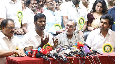 சென்னையில் நடந்த செய்தியாளர்கள் சந்திப்பில் தென்னிந்திய நடிகர் சங்கப் பிரதிநிதிகள்
