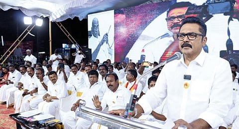 திருப்பூர் பாண்டியன் நகரில் நடந்த பொதுக்கூட்டத்தில் பேசிய சமத்துவ மக்கள் கட்சி நிறுவன தலைவர் சரத்குமார்.