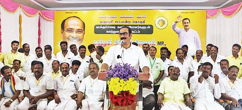 தருமபுரியில் நடந்த வாக்குச்சாவடி களப்பணியாளர்கள் கலந்துரையாடல் கூட்டத்தில் பாமக தலைவர் அன்புமணி ராமதாஸ் பேசினார். உடன், மேற்கு மாவட்ட செயலாளர் வெங்கடேஷ்வரன் எம்எல்ஏ உள்ளிட்டோர்.