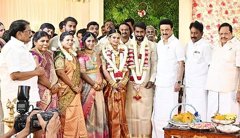 திமுக சட்டமன்ற உறுப்பினர் தங்கப்பாண்டியன் இல்லத் திருமண விழாவில் தமிழக முதல்வர் மு.க.ஸ்டாலின் கலந்துகொண்டார்.