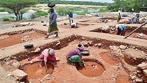 ஈமக்காட்டில் புதைந்து கிடக்கும் அதிசயம்