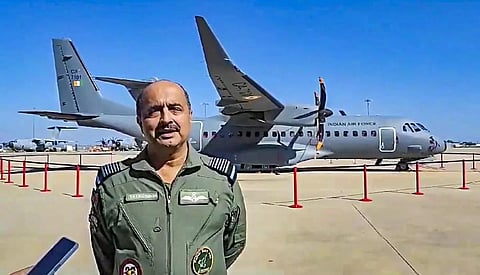 ஸ்பெயினின் செவில் நகரில் இந்தியாவிடம் நேற்று ஏர் பஸ் நிறுவனத்தால் ஒப்படைக்கப்பட்ட சி-295 ரக விமானம். இந்த விமானத்தை அரசு சார்பில், இந்திய விமானப் படை தலைமைத் தளபதி வி.ஆர்.சவுத்ரி பெற்றுக்கொண்டார். படம்: பிடிஐ