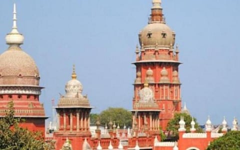 ஏரி, பாசன கால்வாயை ஆக்கிரமித்திருந்தால் தனியார் கல்லூரியின் சுற்றுச்சுவர் அகற்றப்படும்: உயர் நீதிமன்றத்தில் தமிழக அரசு தகவல்
