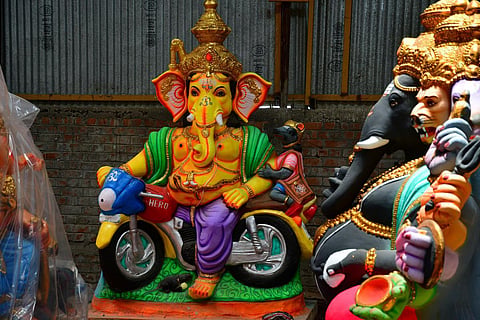 களிமண்ணால் ஆன விநாயகர் சிலைகள் மட்டும் நீர்நிலைகளில் கரைக்க அனுமதி - மாசுக்கட்டுப்பாட்டு வாரியம் திட்டவட்டம்