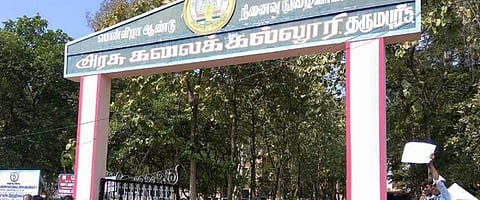 தருமபுரியில் முதுநிலை பட்ட மாணவியருக்கு விடுதி வசதி இல்லாததால் தடைபடும் கல்வி: நடவடிக்கை எடுக்க பெற்றோர் கோரிக்கை