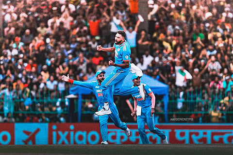 இலங்கை பேட்ஸ்மேன்களை அலற விட்ட சிராஜ் - நெட்டிசன்கள் ரியாக்சன் என்ன?