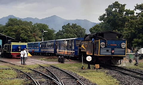 மேட்டுப்பாளையம் - உதகை இடையே விடுமுறை கால சிறப்பு மலை ரயில் சேவை தொடக்கம்