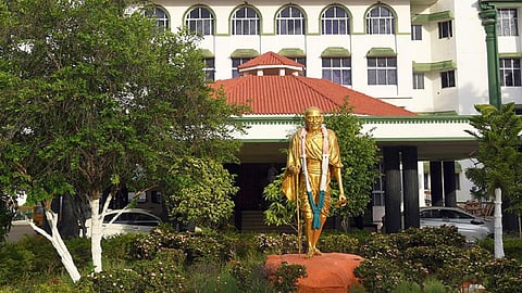 விருதுநகர் கலசலிங்கம் கல்வியியல் கல்லூரிக்கான ரூ.5 லட்சம் அபராதம் ரத்து: ஐகோர்ட் உத்தரவு