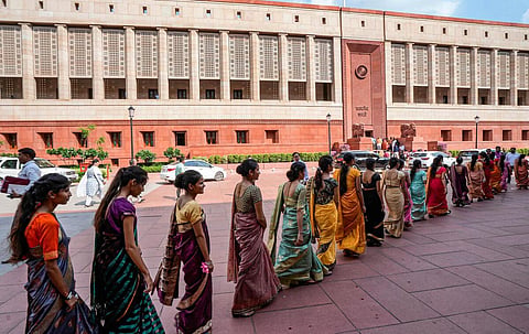 மக்களவையில் நிறைவேறியது மகளிர் 33% இடஒதுக்கீடு மசோதா!