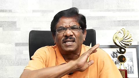 “மரண வீட்டுக்குள் ஊடகங்கள் நுழைந்து காட்சித் திருடு வதை செய்கின்றன” - இயக்குநர் பாரதிராஜா காட்டம்
