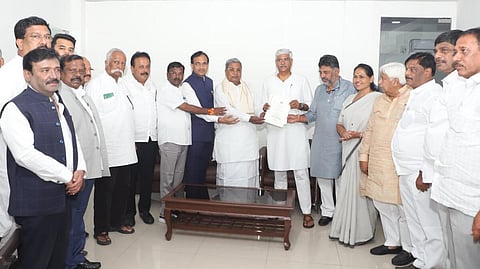 எம்.பி.க்கள் குழுவுடன் ஜல்சக்தி துறை அமைச்சரை சந்தித்த சித்தராமையா: காவிரியில் தண்ணீர் திறக்க முடியாது என தெரிவித்தனர்