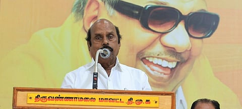 திருவண்ணாமலையில் நடைபெற்ற திமுக நிர்வாகிகள் ஆலோசனை கூட்டத்தில் பேசும் அமைச்சர் எ.வ.வேலு.