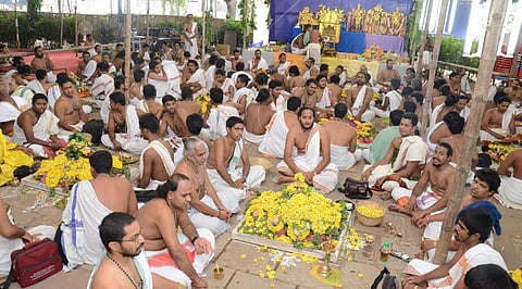 அர்ச்சகர் நியமனத்தில் தற்போதைய நிலையே நீடிக்க வேண்டும்: அறநிலையத் துறைக்கு உச்ச நீதிமன்றம் உத்தரவு