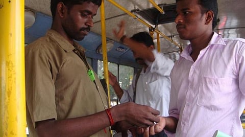 பயணிகளிடம் ரூ.2 ஆயிரம் நோட்டை பெற வேண்டாம்: பேருந்து நடத்துநர்களுக்கு அறிவுறுத்தல்