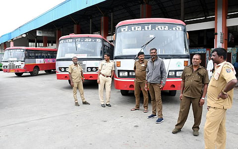 முழு அடைப்பு போராட்டத்தால் கர்நாடகாவில் 5 மாவட்டங்கள் முடங்கின‌ - தமிழகத்துக்கு 15 நாட்களுக்கு 3000 கன அடி நீர் திறக்க உத்தரவு