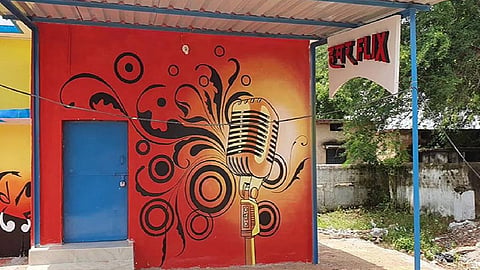 சத்தீஸ்கர் | ஆட்சியரின் கவனத்தை பெற்ற யூடியூபர் கிராமம்: நவீன ஸ்டுடியோ தொடக்கம்