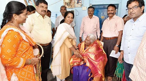 வேப்பனப்பள்ளியில் 107 வயது பெண் வாக்காளர் கவுரவிப்பு