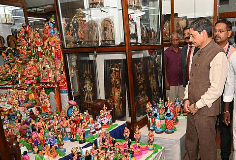 காந்தி ஜெயந்தி, தீபாவளியை முன்னிட்டு காதி தள்ளுபடி விற்பனையை ஆளுநர் தொடங்கி வைத்தார்