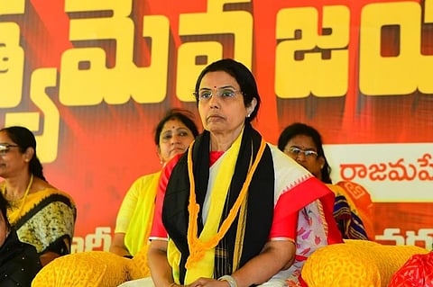 சந்திரபாபு நாயுடு மனைவி புவனேஸ்வரி உண்ணாவிரதம்