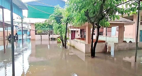 குமரியில் விடிய விடிய கனமழை: பள்ளிகளுக்கு விடுமுறை; முதியவர் மரணம் - முழு நிலவரம்