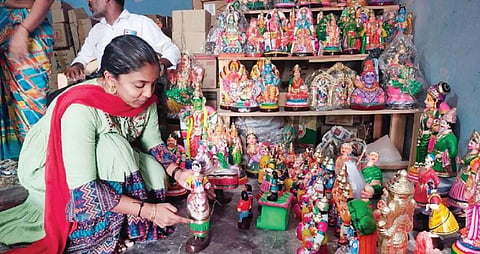 கிருஷ்ணகிரியில் தயாரிக்கப்படும் கொலு பொம்மைகள் 80% பெங்களூருவில் வர்த்தகம்